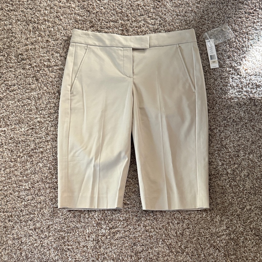 Women's NWT Long Chino Theory Cream Shorts